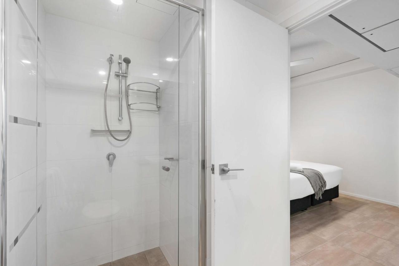 Sierra Grand Broadbeach - Self Contained & Privately Managed Apartments Голд-Кост Экстерьер фото