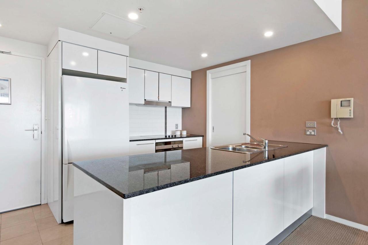 Sierra Grand Broadbeach - Self Contained & Privately Managed Apartments Голд-Кост Экстерьер фото