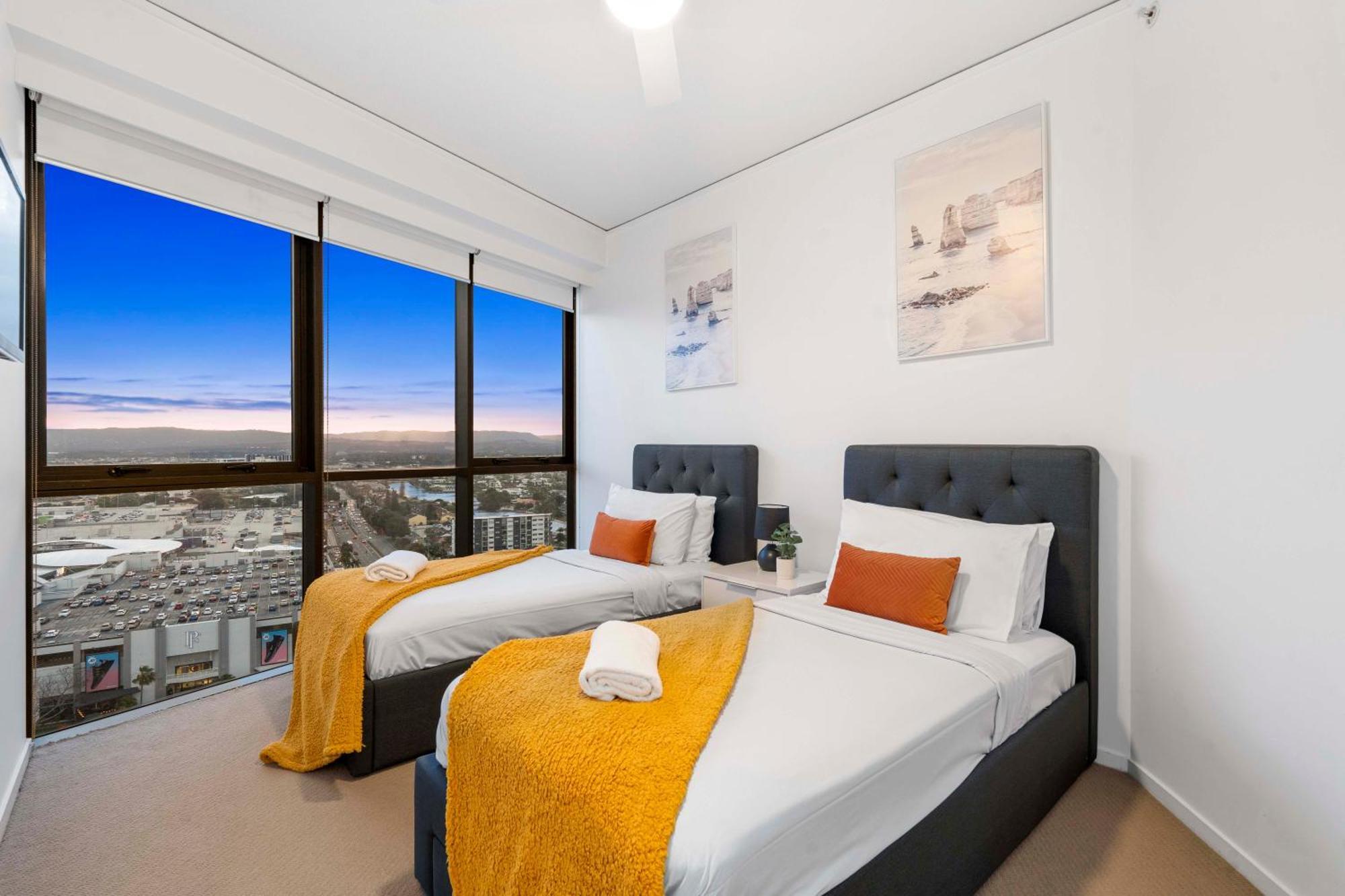 Sierra Grand Broadbeach - Self Contained & Privately Managed Apartments Голд-Кост Экстерьер фото