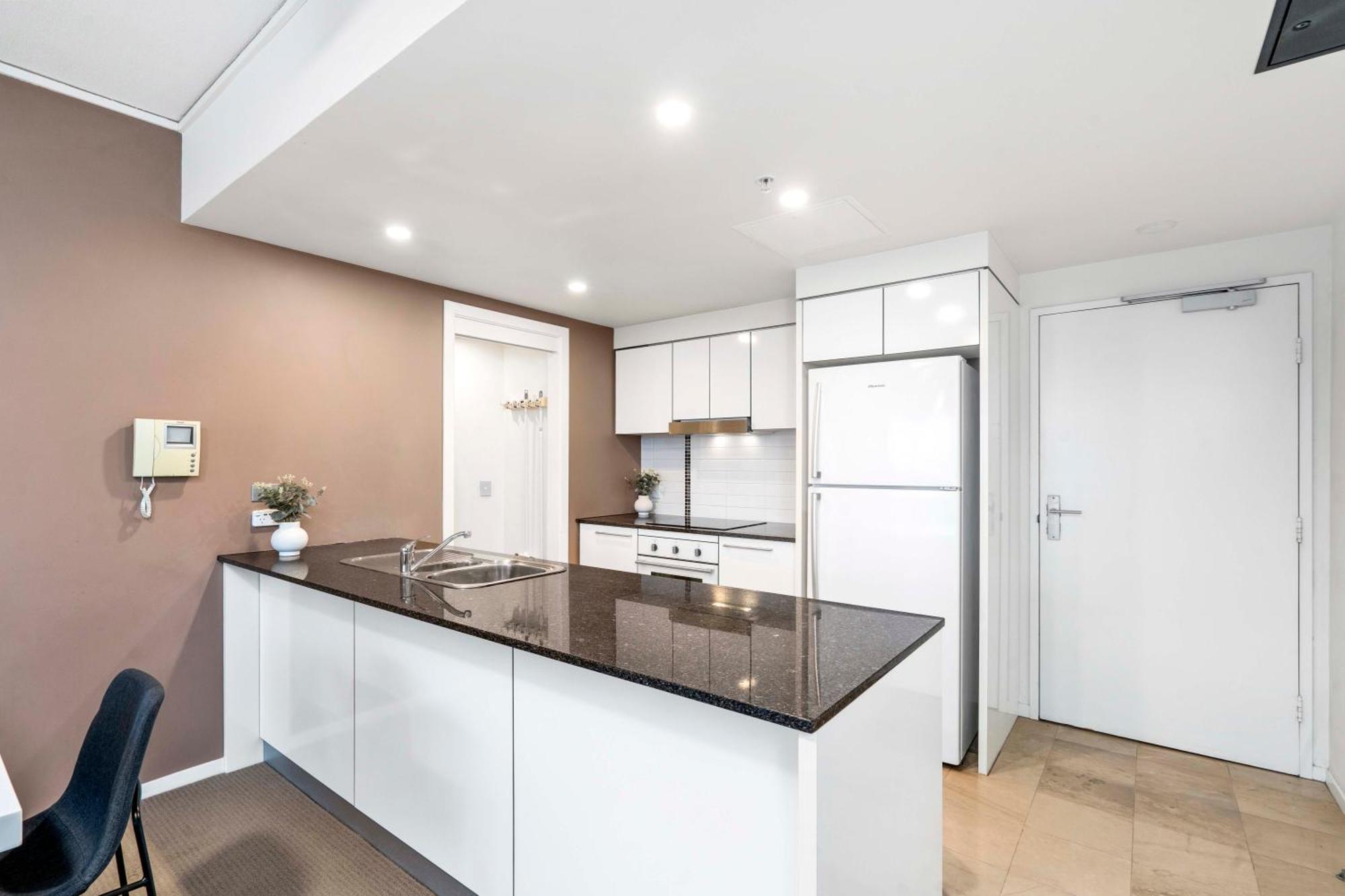 Sierra Grand Broadbeach - Self Contained & Privately Managed Apartments Голд-Кост Экстерьер фото