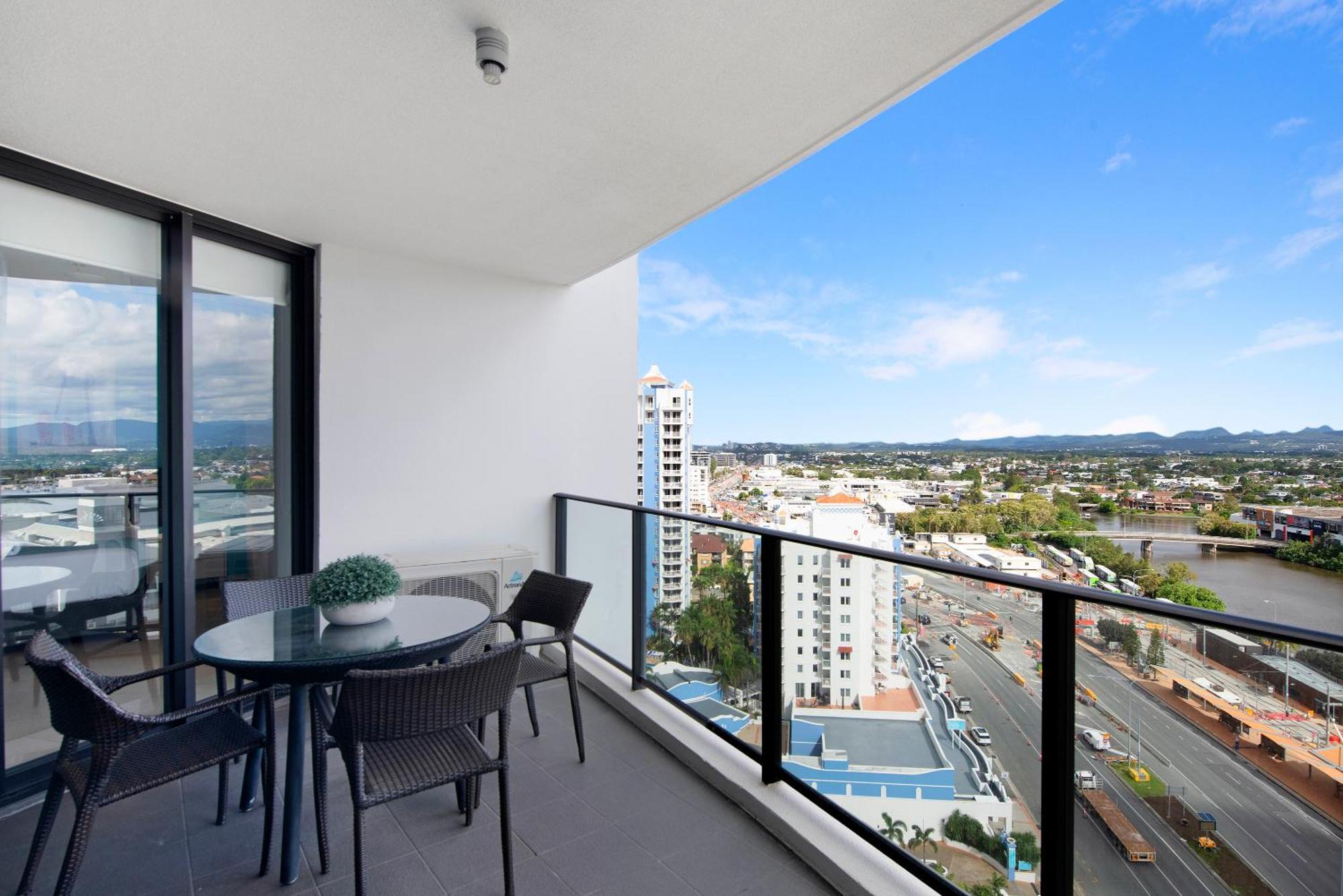 Sierra Grand Broadbeach - Self Contained & Privately Managed Apartments Голд-Кост Экстерьер фото