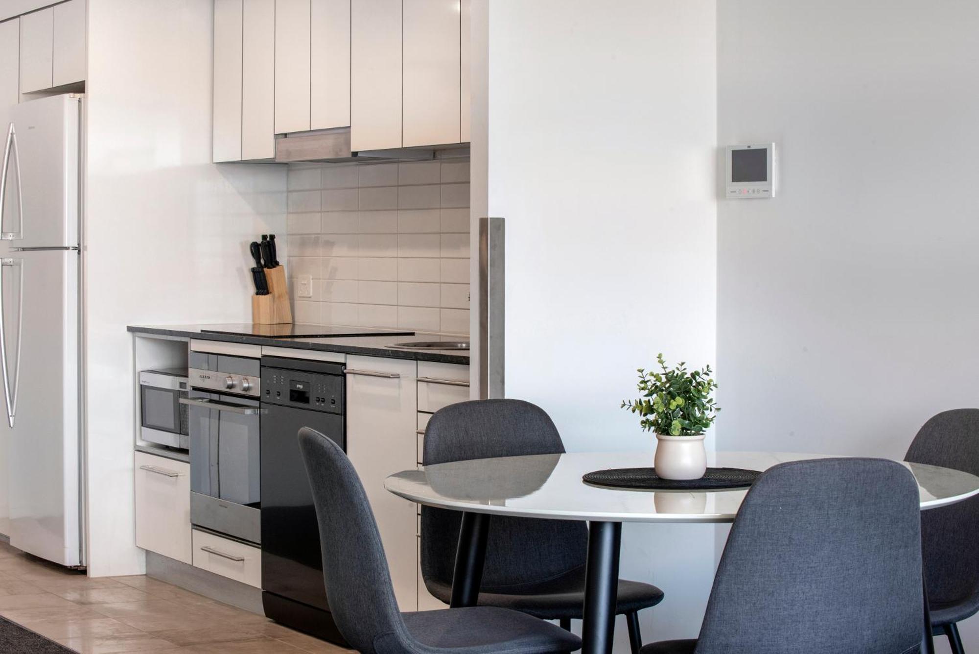 Sierra Grand Broadbeach - Self Contained & Privately Managed Apartments Голд-Кост Экстерьер фото